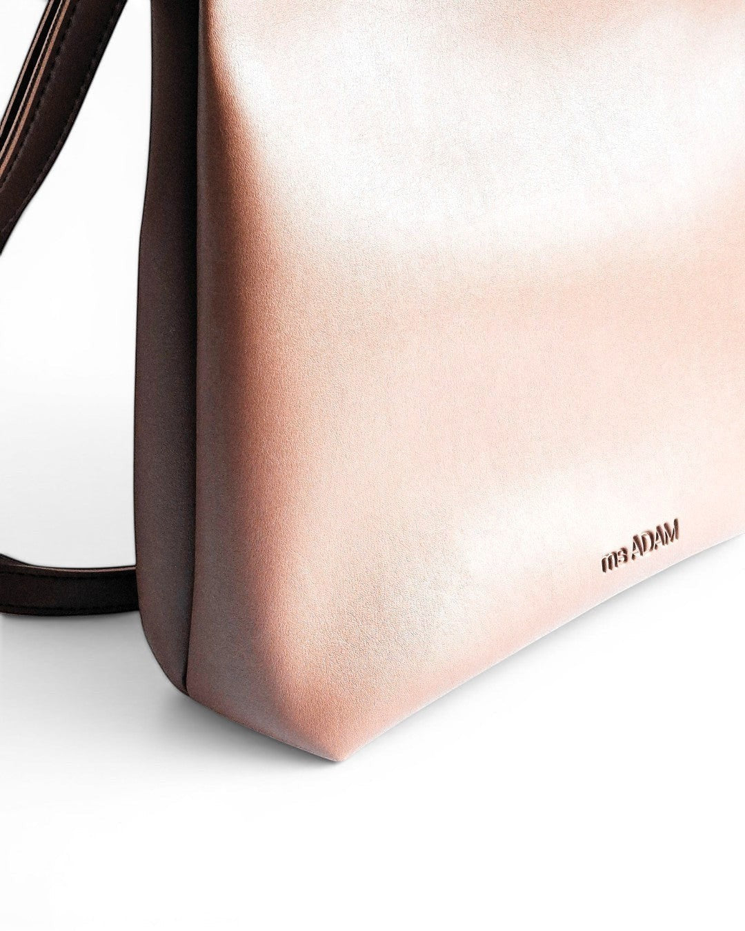 ms ADAM The Regular Brown shoulder bag in faux leather with a zip closure and one main compartment.