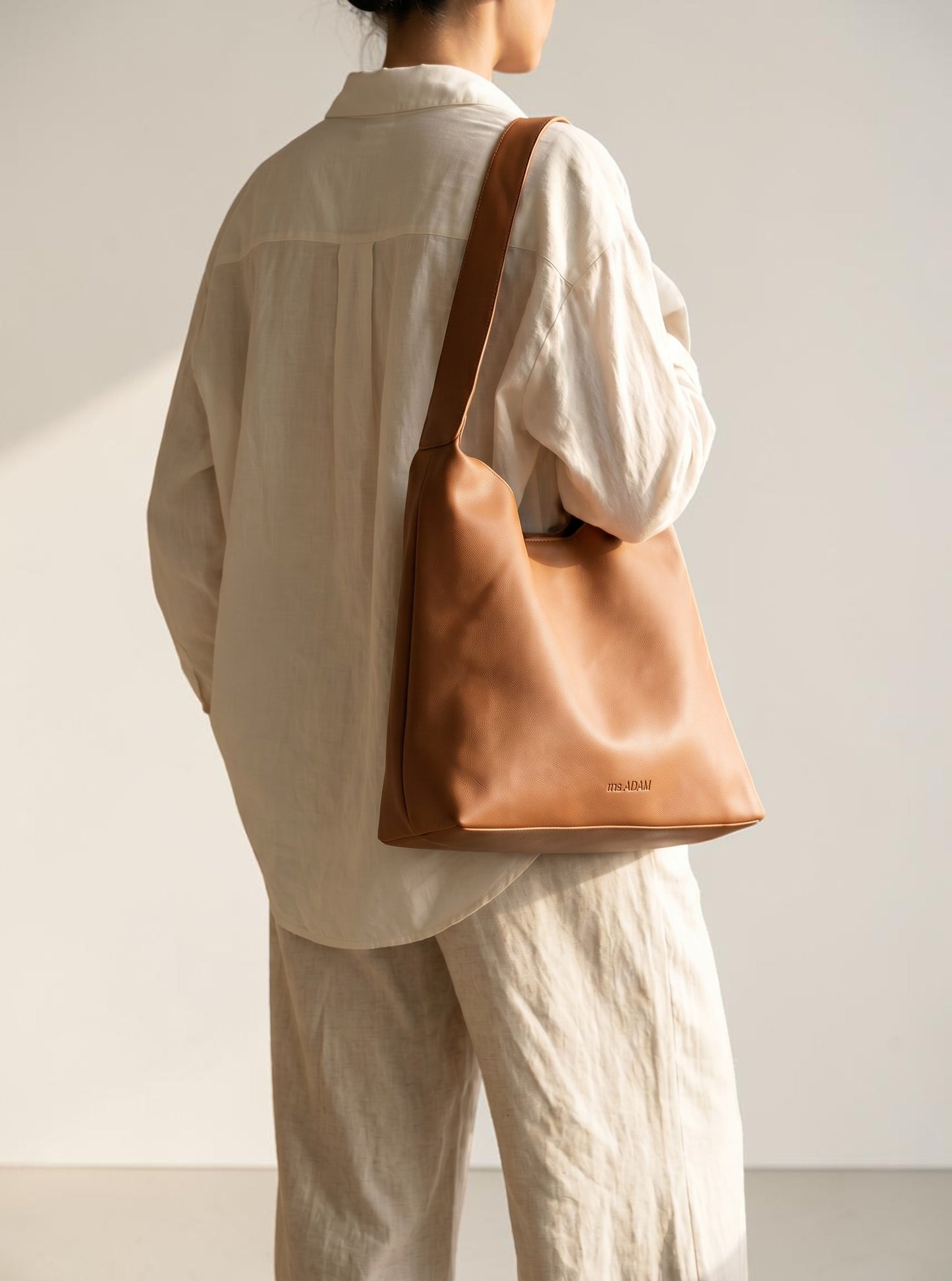Grounded Shoulder Bag Brown