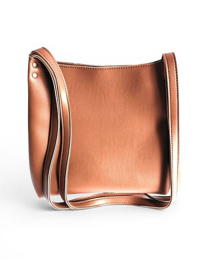 ms ADAM The Regular Brown shoulder bag made of faux leather with a zip closure and one main compartment.